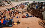 След потопа в Либия: Хиляди продължават да издирват близки и роднини