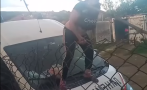 ПОТРЕС: Жена върти гюбеци на капака на линейка (ВИДЕО) ПОТРЕС: Жена върти гюбеци на капака на линейка (ВИДЕО)
