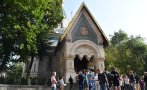 И ТАЗИ НЕДЕЛЯ: Десетки се събраха на бдение пред затворената Руската църква