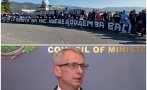 Протестиращите енергетици отрязаха Денков за среща в Раднево