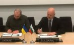 Докато България обсъжда рисковете за националната сигурност, Тагарев в Брюксел подписва сътрудничество с Украйна