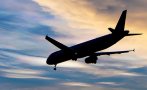 екшън небето пияна жена нападна екипажа самолет свали солун видео