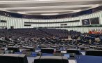 тотален резил никой вълнува денков премиерът каканиже предварително написана реч празна зала европейския парламент снимки