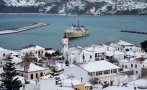 Сняг и дъжд в Гърция, фериботите не работят