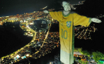 Облякоха статуята на Исус Христос в Рио с фланелката на Пеле