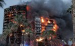 Пожар бушува във висока жилищна сграда във Валенсия, има пострадали (ВИДЕО)