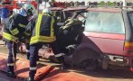 Тежка катастрофа край Смядово, вадят хора от колите