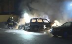 Три коли изгоряха пред жилищен блок в Мездра, евакуират обитатели