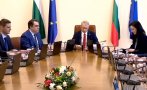 ПИК TV! Денков и Габриел рамо до рамо в Министерски съвет на едно от последните заседания на кабинета (ВИДЕО)