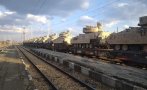 ФОТОБОМБА: Тежка военна техника пътува с влакове за Украйна през България