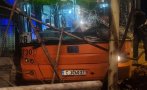 Автобус на градския транспорт се заби в ограда на къща в София