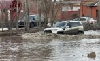ИЗВЪНРЕДНО ПОЛОЖЕНИЕ: Язовирна стена потопи руския град Орск (ВИДЕО)