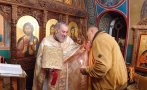 Бойко Борисов се черкува за Възкресение Христово, пожелава светли празници (СНИМКИ)