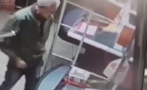 Нагъл охранител в магазин открадна пари от кутия за дарения