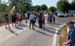 БЕЗВОДИЕ: Жителите на четири села отново блокираха пътя Плевен - Русе