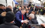 първо пик депутатите дпс ново начало слязоха хилядите протестиращи парламента делян пеевски вие сте фантоми вие сте моето семейство отдам живота битка