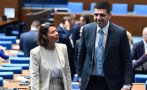 обърканото неориентирано доубива парламентаризма