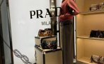 Prada води преговори за закупуване на Versace