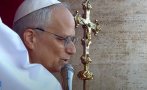 първи път папата американец робърт превост приема името лъв xvi живо