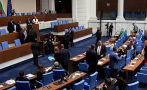 нов скандал разтресе парламента божанков пак окупира трибуната заради цончо ганев снимки