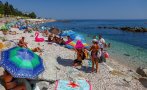 жена чанта мишница морето разби стереотипите плаж снимка