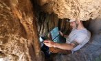 откриха уникален надпис 1900 години пещера мъртво море