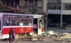 ЕКШЪН В СОФИЯ: Тийнейджъри отвлякоха трамвай и го забиха в подлеза на спирка (СНИМКИ)