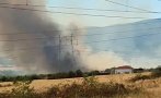 огън гори полето сопот хвърчат пожарни