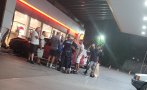 луксозен автомобил вряза столична бензиностанция