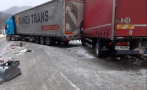 Два тира се удариха на Хаинбоаз, проходът временно е затворен