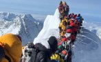 Евакуираха всички блокирани алпинисти на Еверест