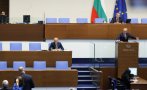 Депутатите гласуваха забрана на мобилните телефони и приеха предмета 