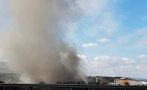 ОТ ПОСЛЕДНИТЕ МИНУТИ! Пожар лумна в промишлената зона на Перник