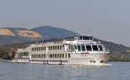 круизен кораб 200 души борда заседна река дунав