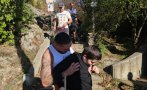 Баща изкачи 12 пъти Карандила, за да събере пари за лечението на сина си