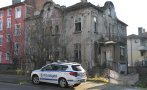 бургас откриха труп престъпник наркомани изоставена къща снимки