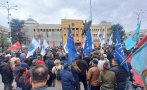 съюзът синдикатите северна македония блокира сградата парламента скопие