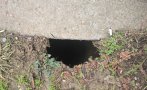 дълбока необезопасена дупка зейна детска площадка плевен