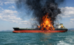танкер избухна персийския залив удар два снаряда катар