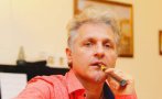 пик ретро къци вапцаров купува кафе 1600 папарашки снимки