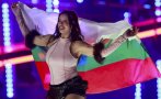 първата учителка пеене дара артистична упорита талантлива харизматична
