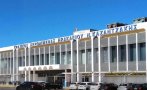 скандал борда британец нападна жена време полет крит задържаха
