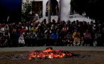 1000 туристи наблюдаваха танца жарава село българи
