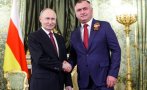 президентът южна осетия подаде оставка стана съветник путин