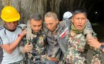 дни късно изчегъртаха двама калните тунели непал