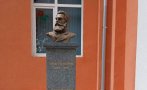 откриват паметник христо ботев училището батановци
