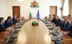 радев проведе среща ръководството фонда меридиъм концесията летището софия