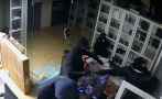 брадва маски четирима разбиха магазин столичния квартал младост отмъкнаха телефони хиляди евро