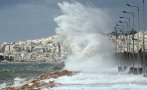 мощен циклон връхлита гърция обявиха червен оранжев код