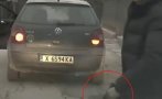ЕКШЪН В ЕВКСИНОГРАД: Мъж заплаши с пистолет две момчета, шофирали зад него